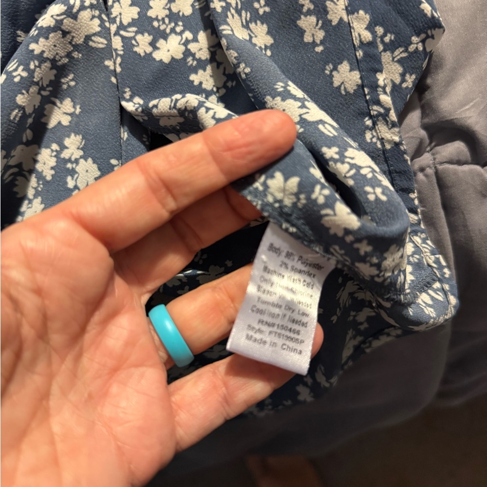Floral Sleeveless Blue Top - Picture 4 of 5
